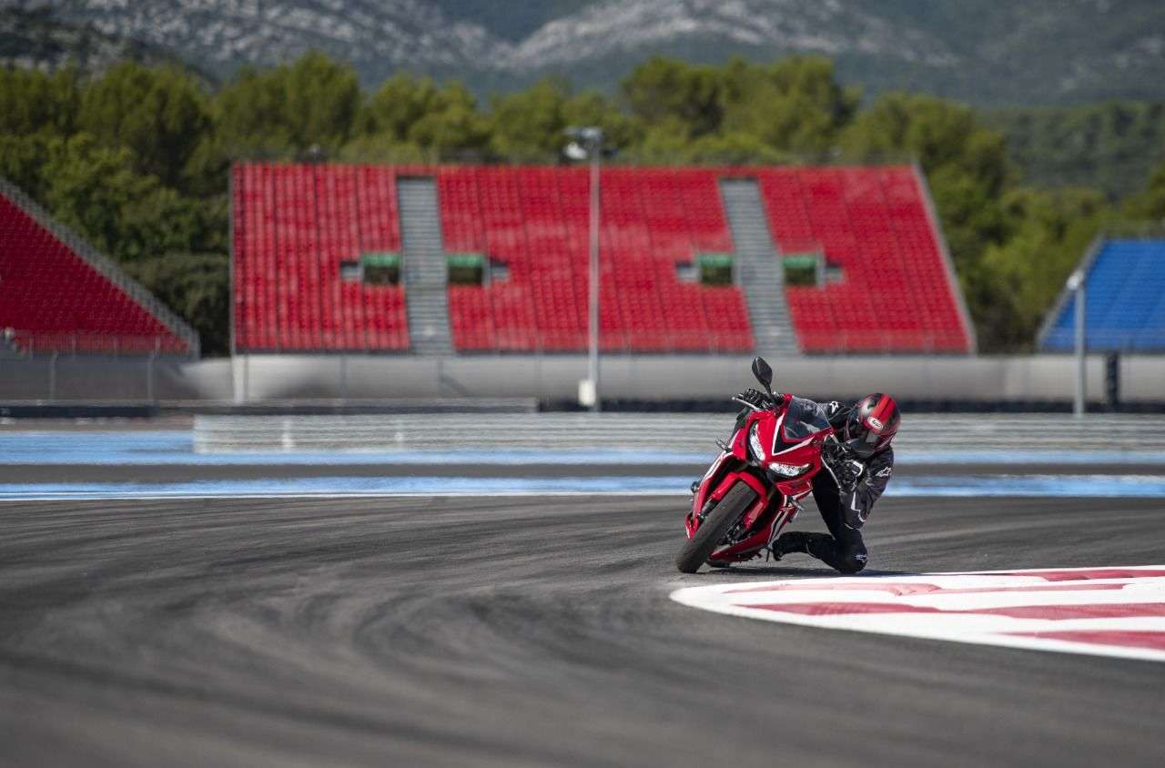 Der Fireblade wie aus dem Gesicht geschnitten: die neue Honda CBR650R