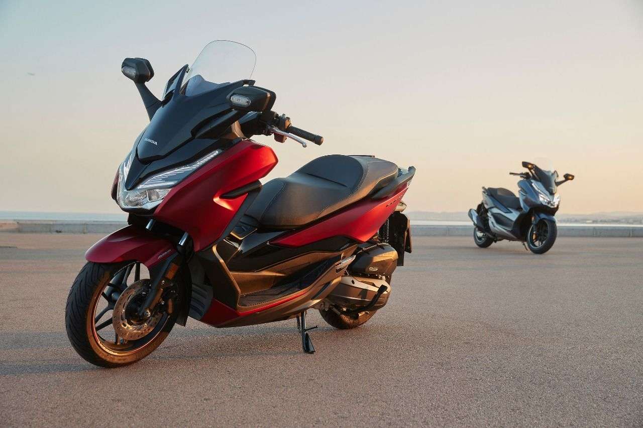 Optisch sind der Honda Forza 125...