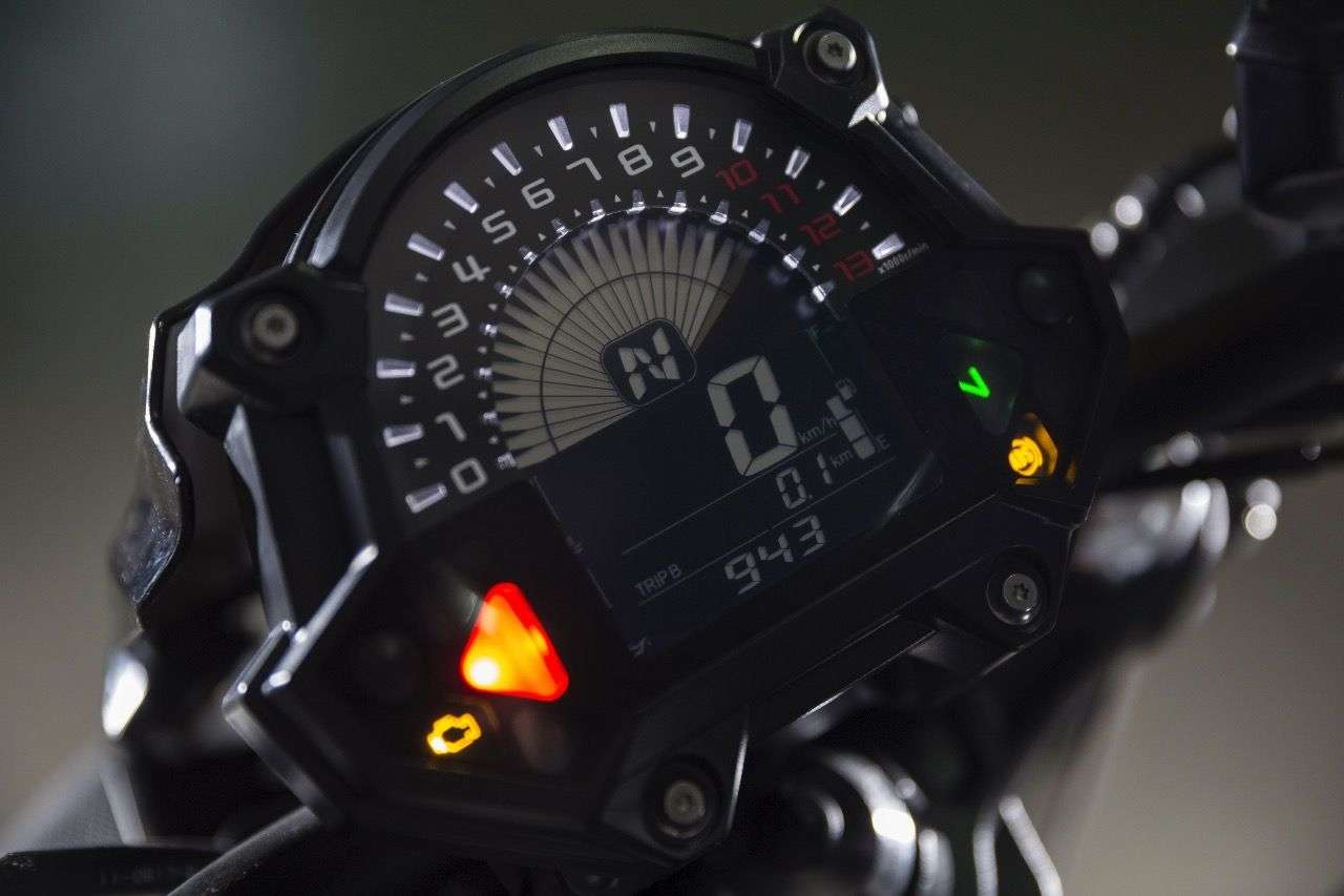 Kawasaki Z650: Das neue Display zeigt eine Mischung aus analog und digital, dabei eine Fülle an Informationen. Die Übersichtlichkeit ist trotzdem noch gegeben.