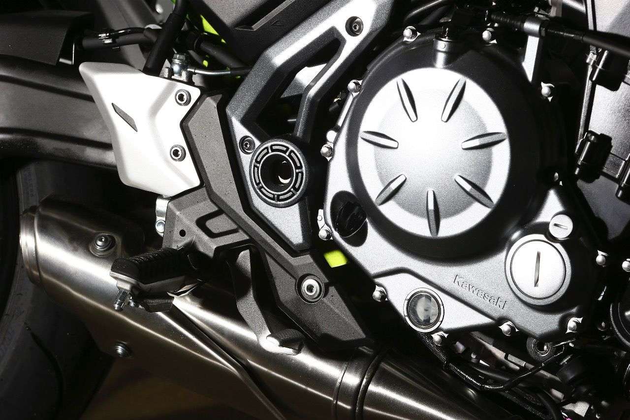 Kawasaki Z650: Der bekannte Zweizylinder aus der ER-6 wurde nicht nur für Euro 4 adaptiert und geschmeidiger abgestimmt, sondern auch deutlich hübscher – dank edler Abdeckungen.