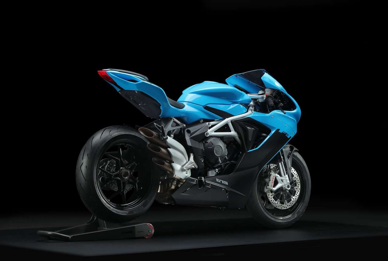 MV Agusta F3 675 - Die himmelblauen Modelle gefallen uns besonders gut. Diese Farbe gibt es bei Motorrädern viel zu selten.