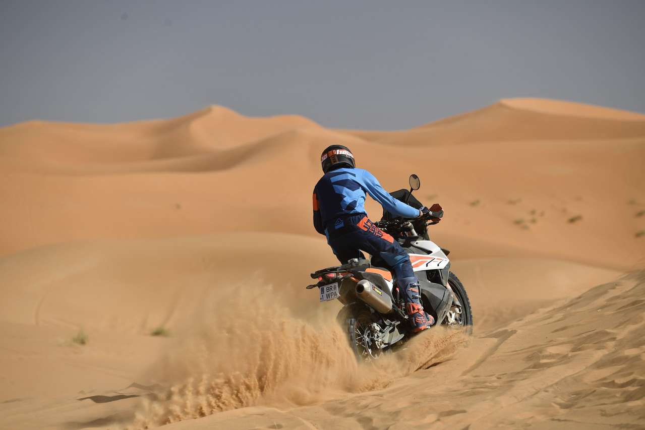 Dafür ging es mit der R-Version in den Dünen von Merzouga voll zur Sache.