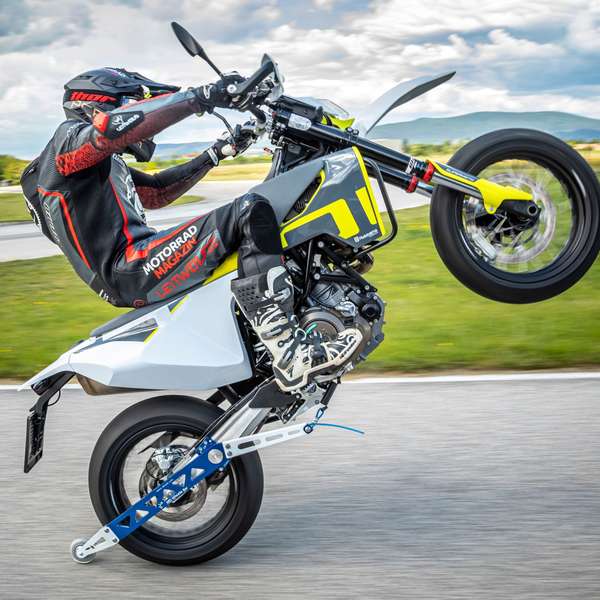 Die ABS Wheelie Bar montiert auf Husky 701 SM