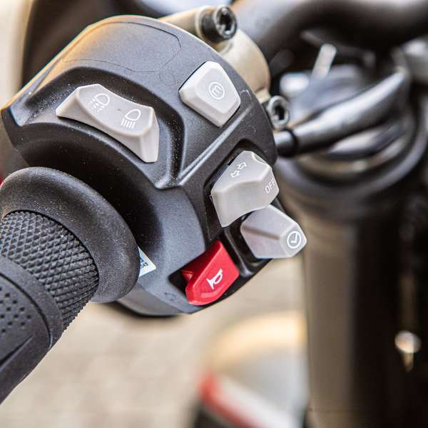 Die Bedienung per Daumen-Joystick braucht einige Versuche, dann klappt es