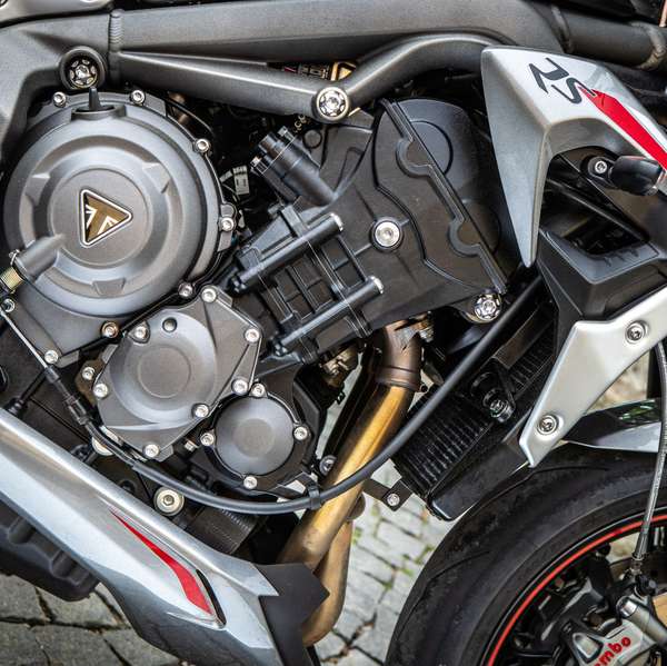 Mit 765 Kubik, 123 PS und 79 Newtonmeter kann die Premium-Version der Street Triple aufwarten