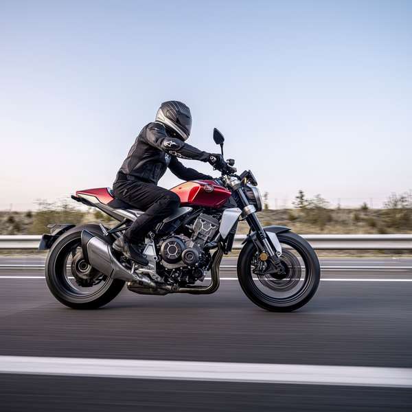 Honda CB1000R 2021 - Candy Chromosphere Red