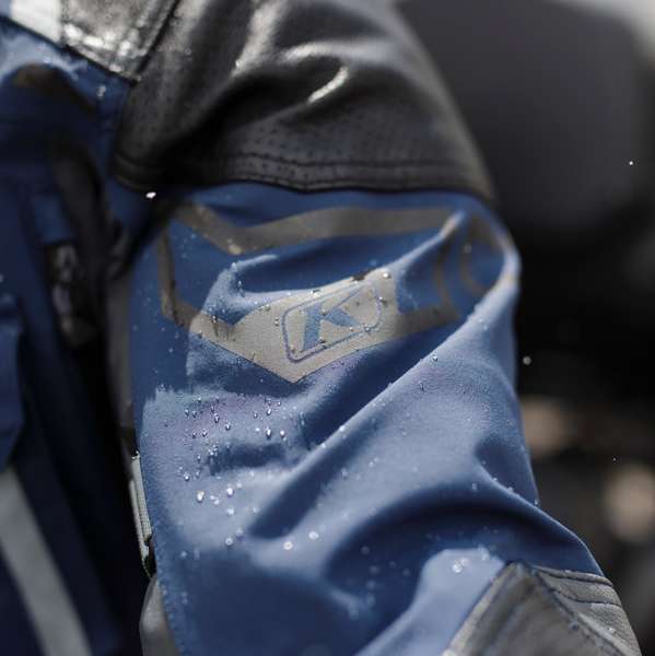 Wie bisher wasserdicht dank dreitägiger Außenhaut samt Gore-Tex-Membran.