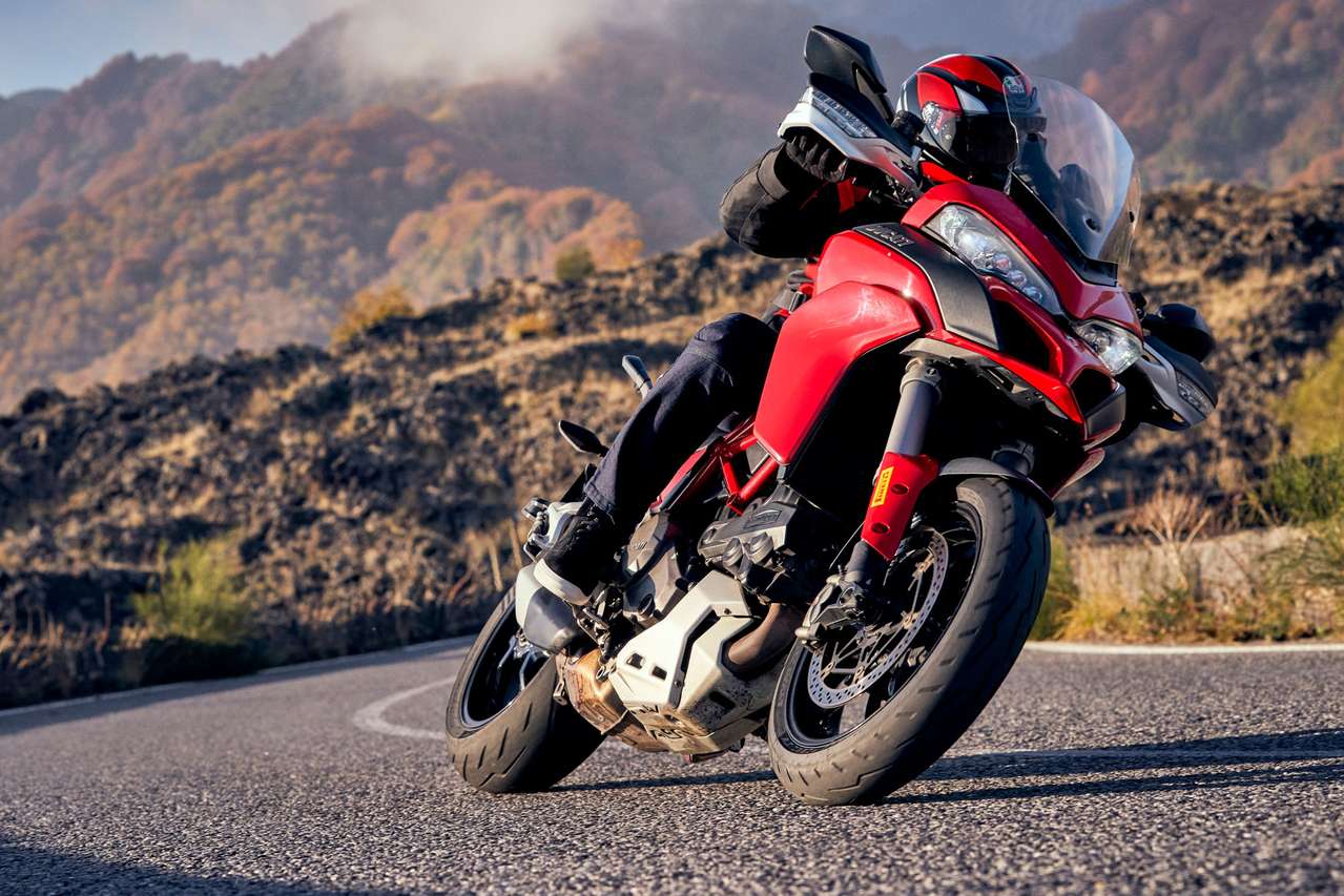 Auch potenten Crossover-Bikes steht der Diablo Rosso IV gut.