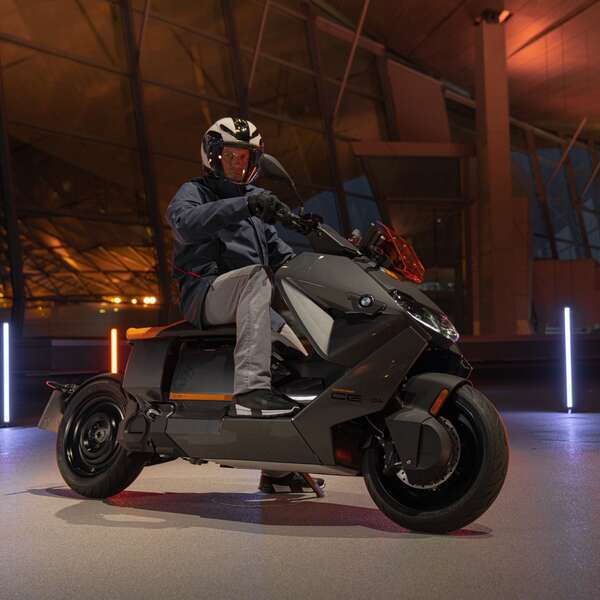 BMW CE 04