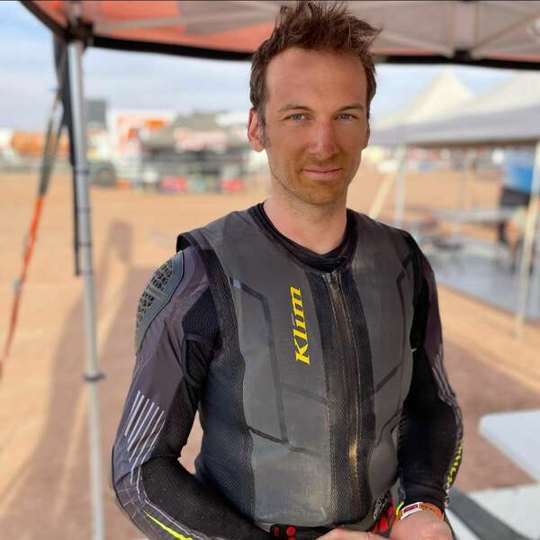 Mathieu Doveze vom Nomade Racing Team trug die Ai-1 Airbag Vest<br/>bei der Dakar Rally 2022 tragen