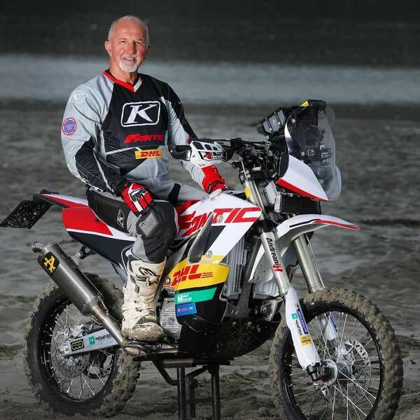 Die Fantic XEF Rally 450 wird bei der Dakar 2022 von der italienischen Rally-Legende Franco Picco gesteuert.