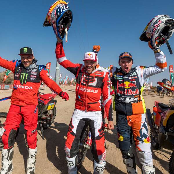 Die Schnellsten der Dakar 2022: Sam Sunderland (Mitte), Pablo Quinatnilla (l.), Matthias Walkner (r.). Foto: RallyZone