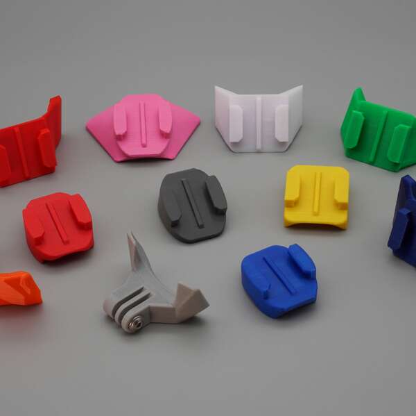 Die Halterungen sind für praktisch jeden Helm und in vielen Farben erhältlich.