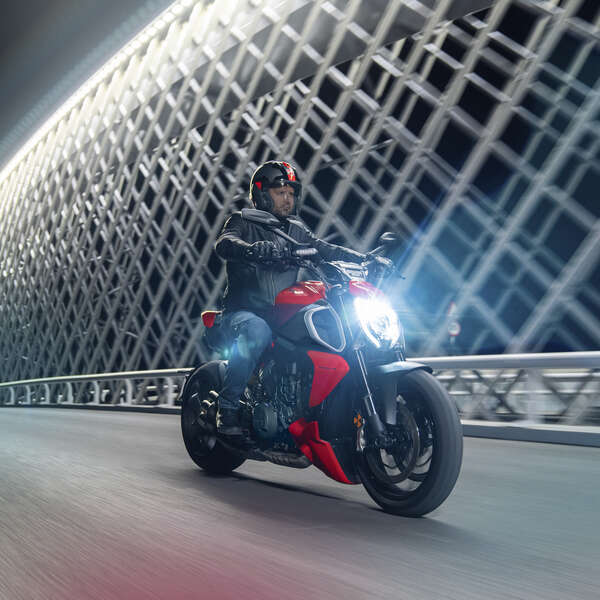 Ducati Diavel V4