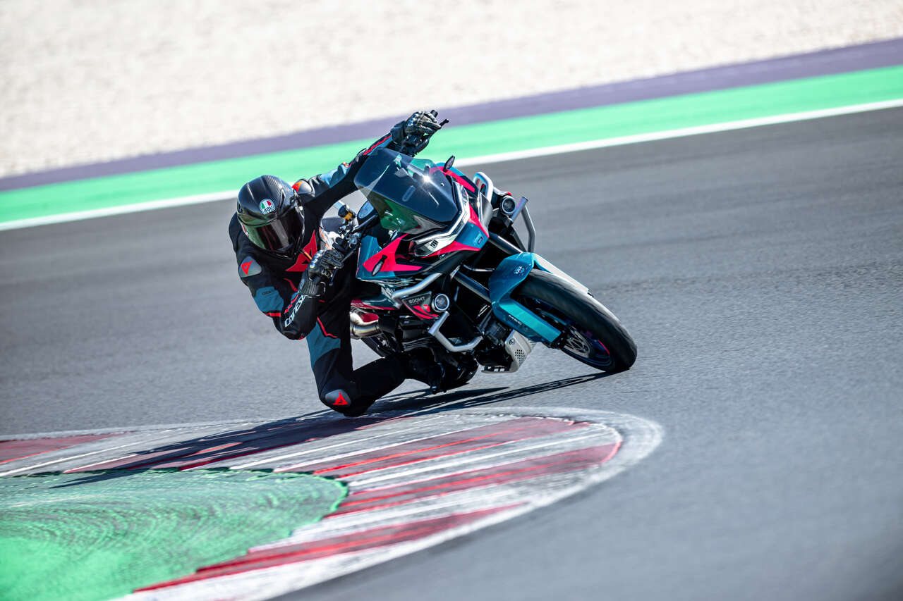 Adventure goes Racetrack: die Studie CFMoto 800MT Sport R.
