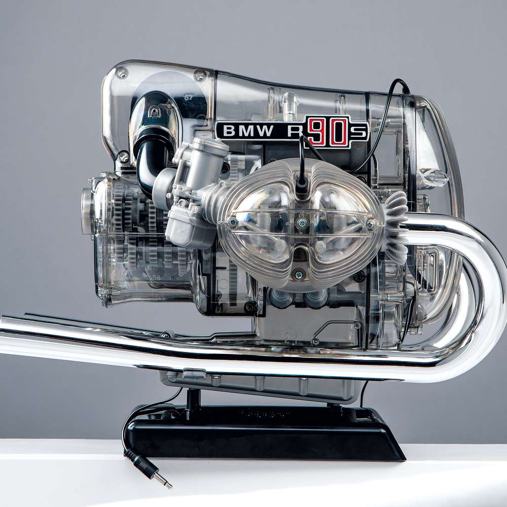 Motor der BMW R 90 S als Bausatz im halbtransparenten Design