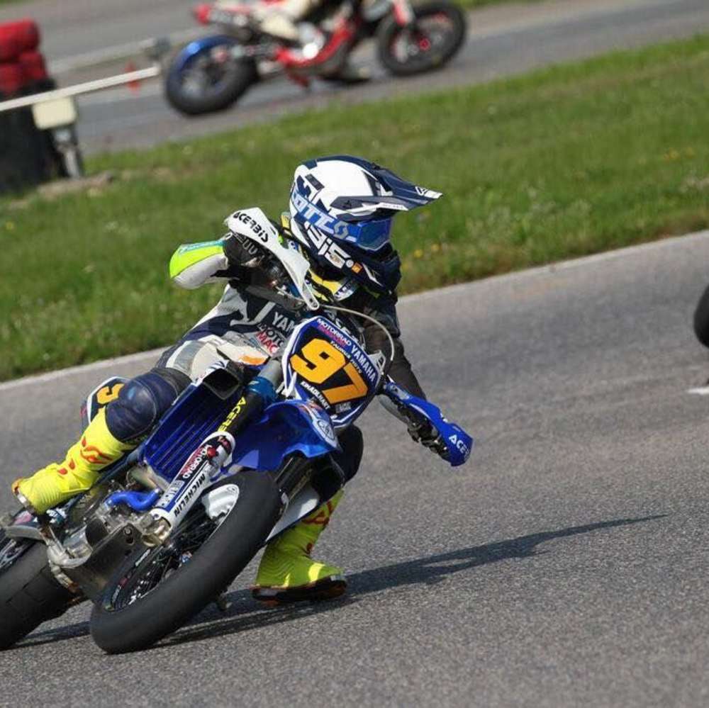 Kim Adlhart bei ihrem Supermoto-Comeback in Melk 2019.