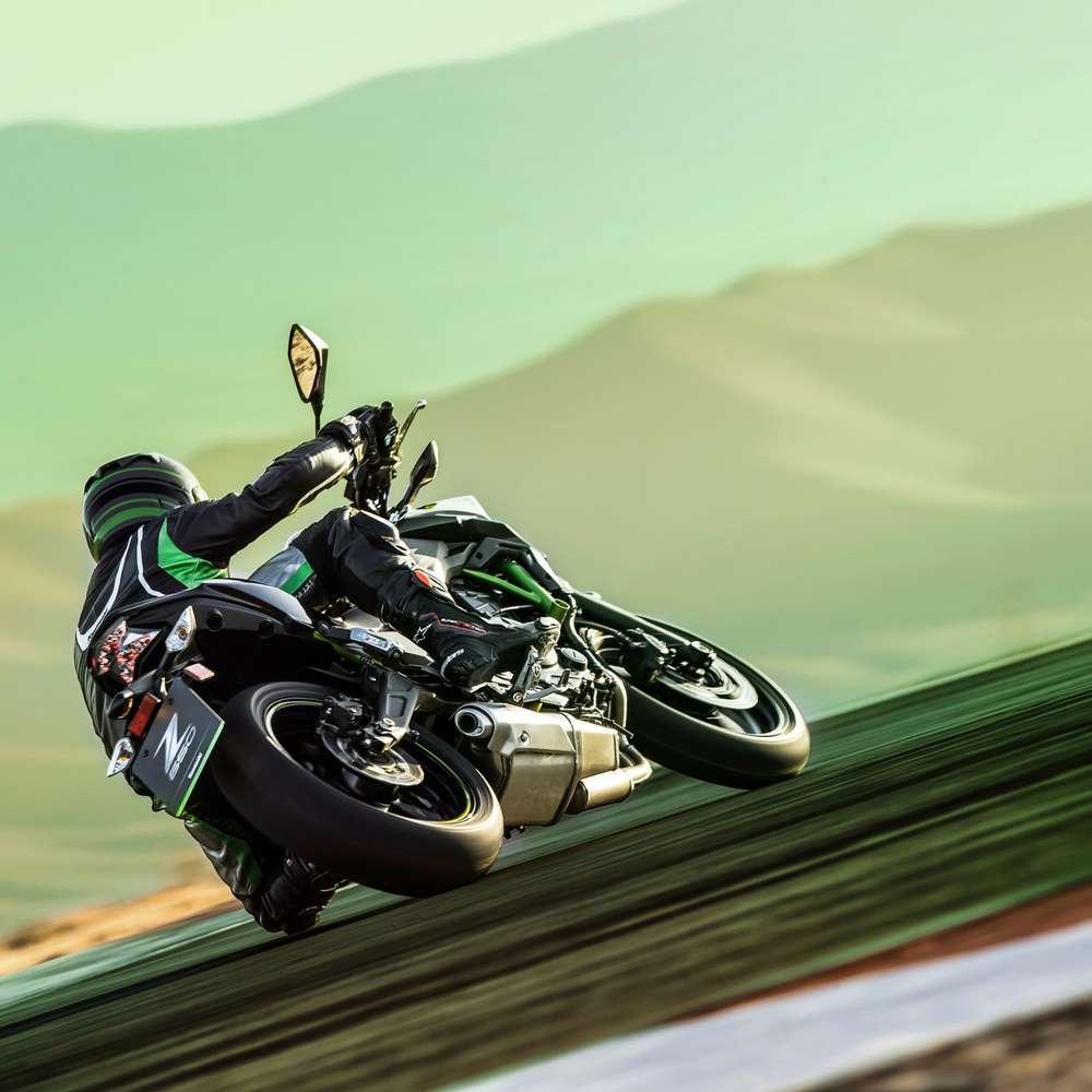 Die Kawasaki Z650 2020 auf der Rennstrecke.