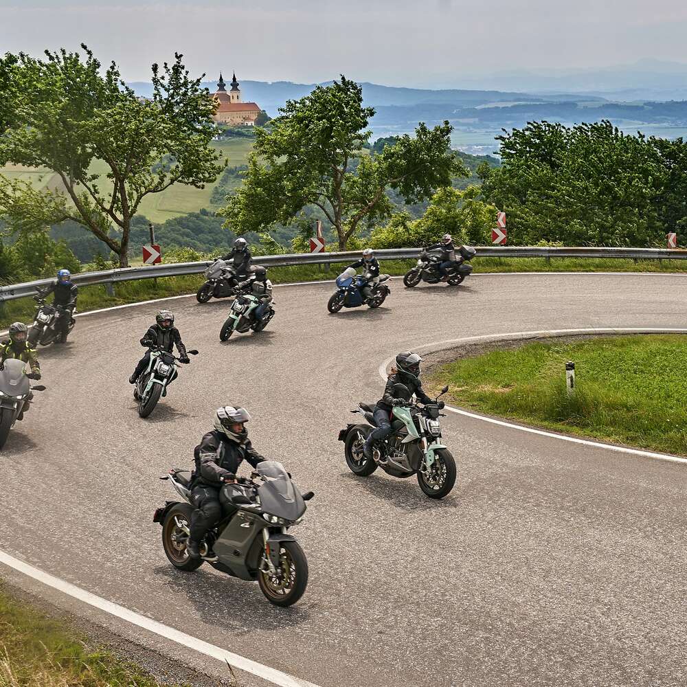Motorräder von Zero Probefahren – beim Motorradmagazin E-Camp