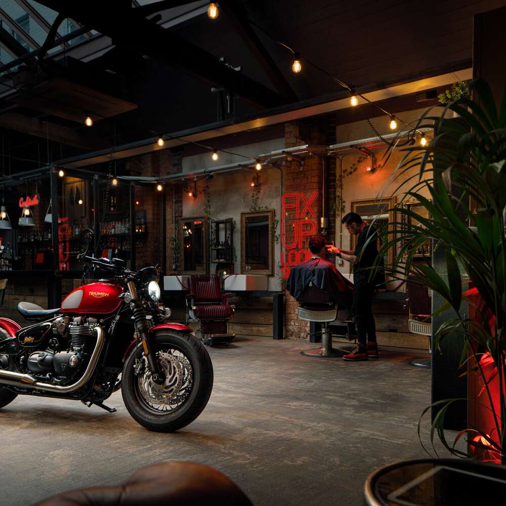 Triumph Bobber Gold Line