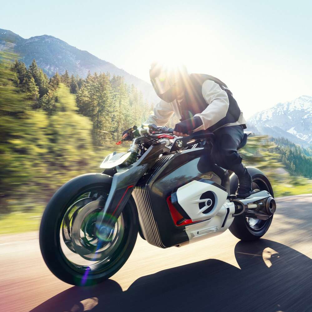 BMW Elektro Roadster ab 2025 fahrend schräg von vorne