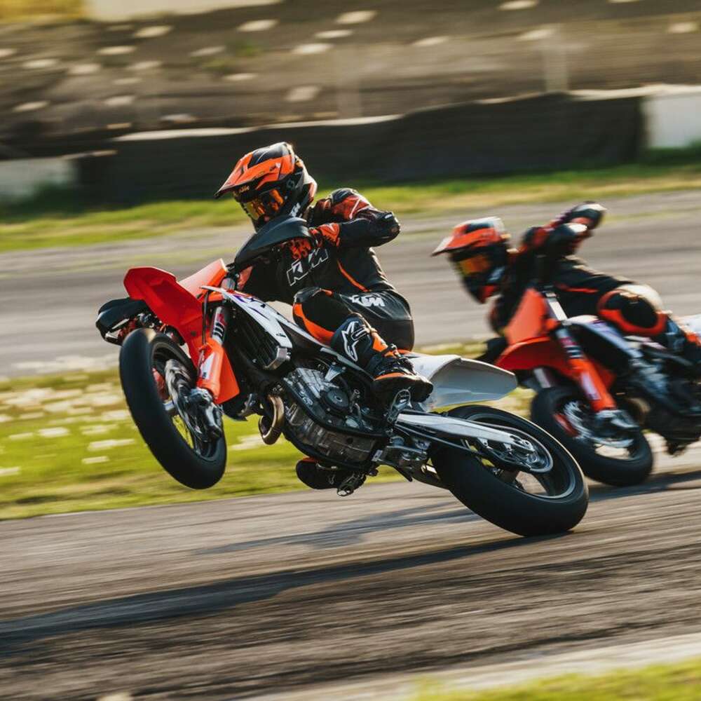 KTM SMR 2023 Wheelie