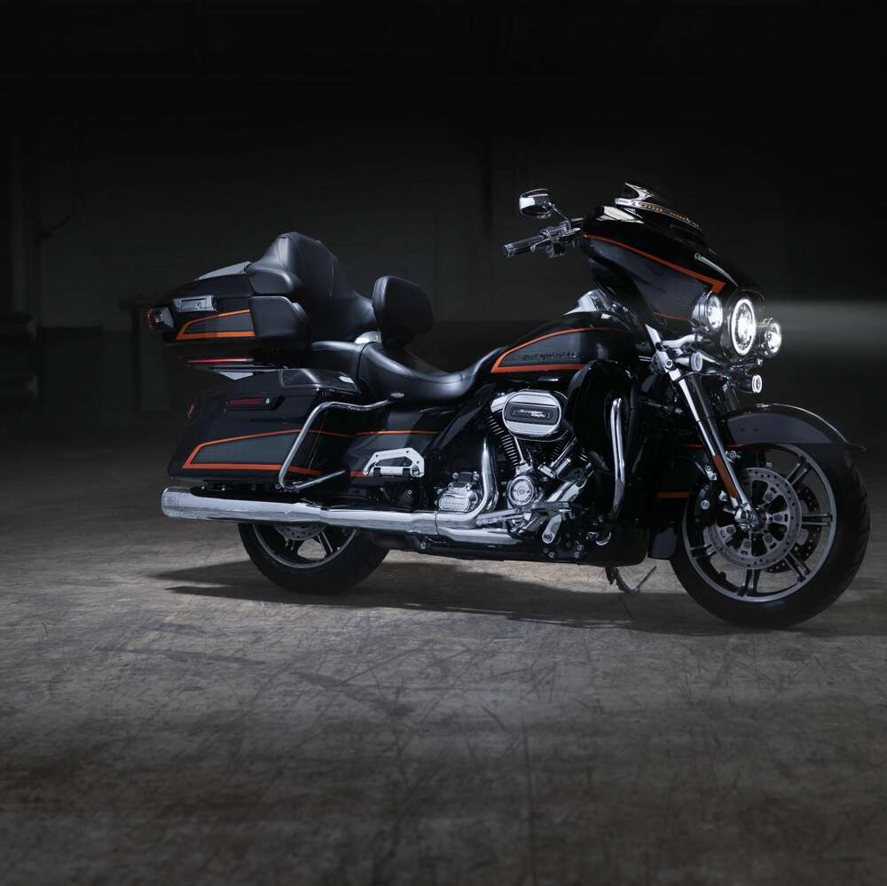 Harley-Davidson Apex Factory Custom Paint