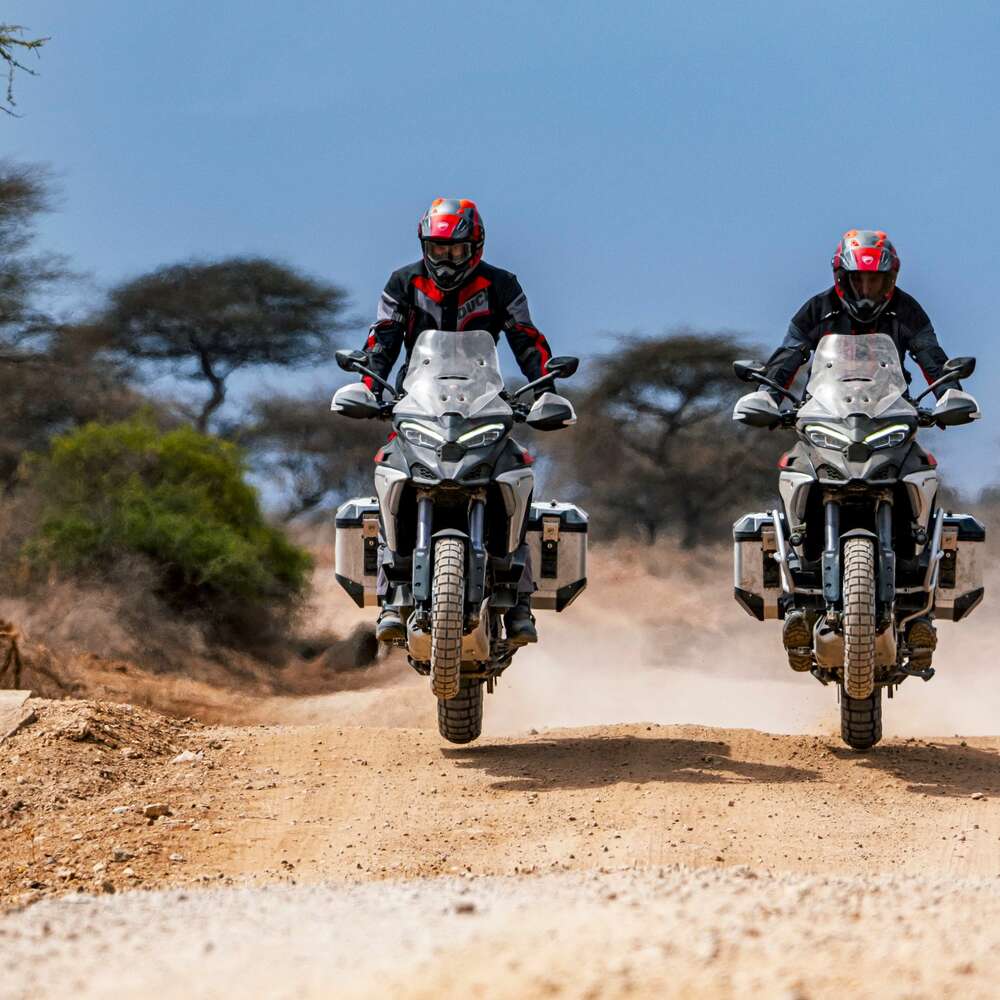 Ducati Multistrada V4 Rally fahrend von vorne