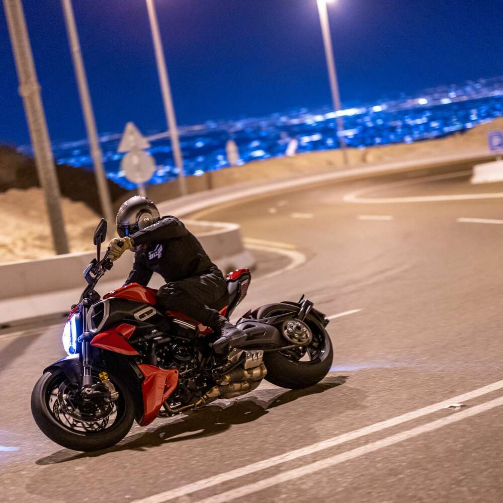 Ducati Diavel V4 Test