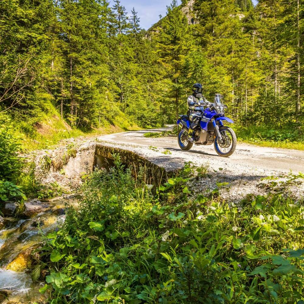 Weekend-Reise mit der Yamaha Tenere 700 in Motorradmagazin 7/23 in der Bergwelt Ostösterreichs