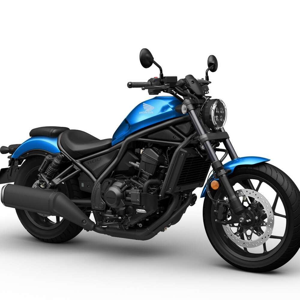 Honda CMX1100 Rebel 2024 in Blau stehend von links nach rechts