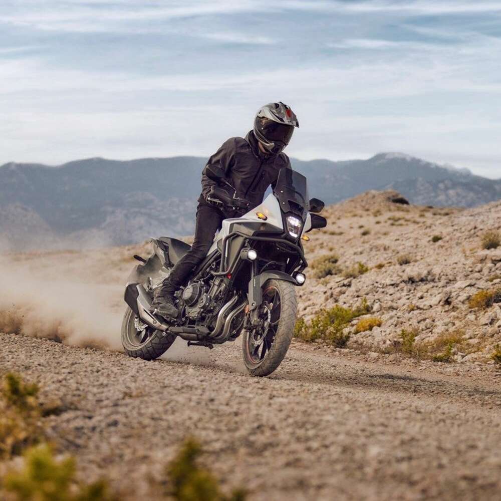 Honda NX500 fahrend