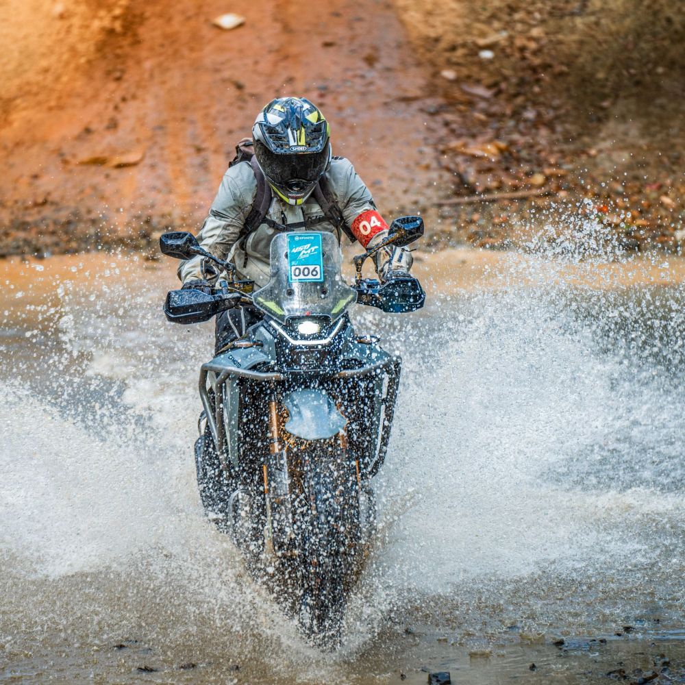 CFMoto 450MT im ersten Test Wasserdurchfahrt