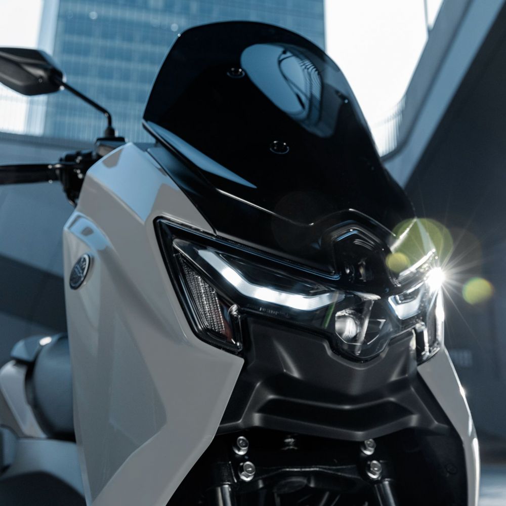 Yamaha NMAX 2025 von vorne neue Scheinwerfer