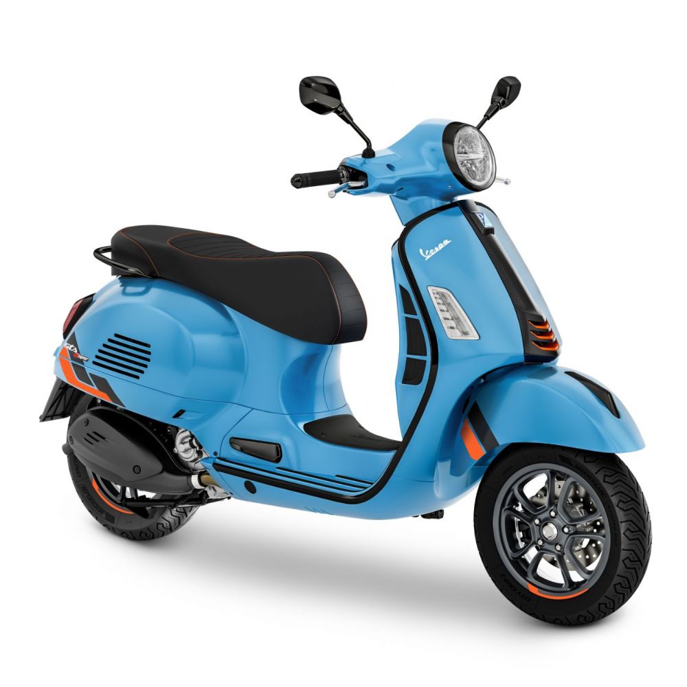 Vespa GTS 310 Supersport in Blau stehend schräg von vorne