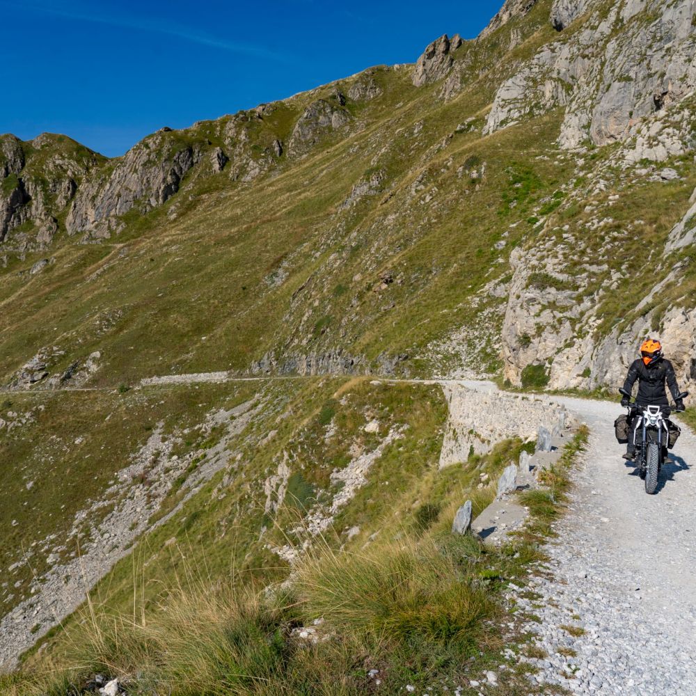 Motorrad Adventure Seealpen in Motorradmagazin 5/25 mit Triumph Scrambler 400 X und Beta Alp 4.0