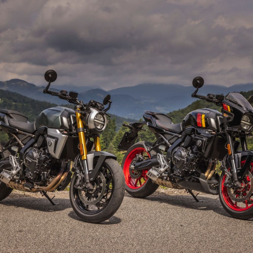 Suzuki GSX-8T und GSX-8TT stehend schräg von vorne