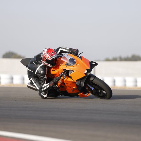 Aritkelbild zum Artikel: KTM 990 RC R Test