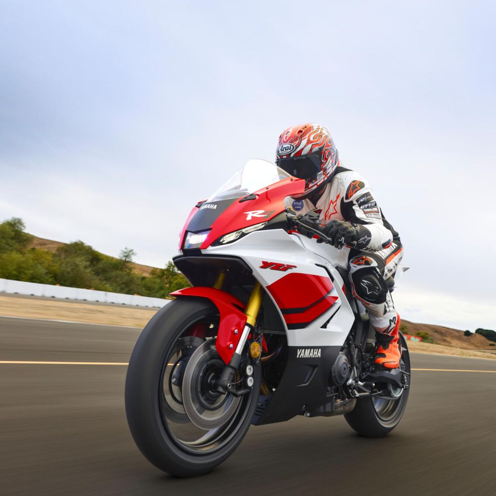 Yamaha R7 als 70-Jahre-Jubiläumsmodell in Rot-Weiß