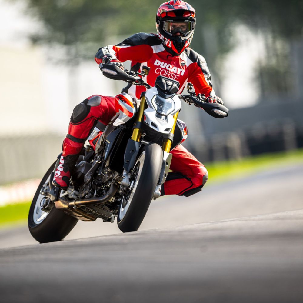 Ducati Hypermotard V2