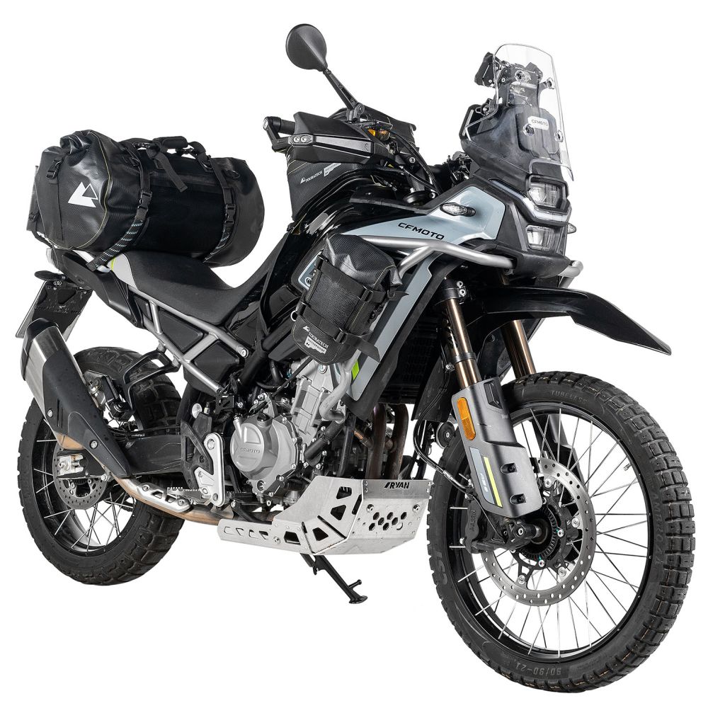 CFMoto 450MT mit Fahrwerk und Taschen von Touratech