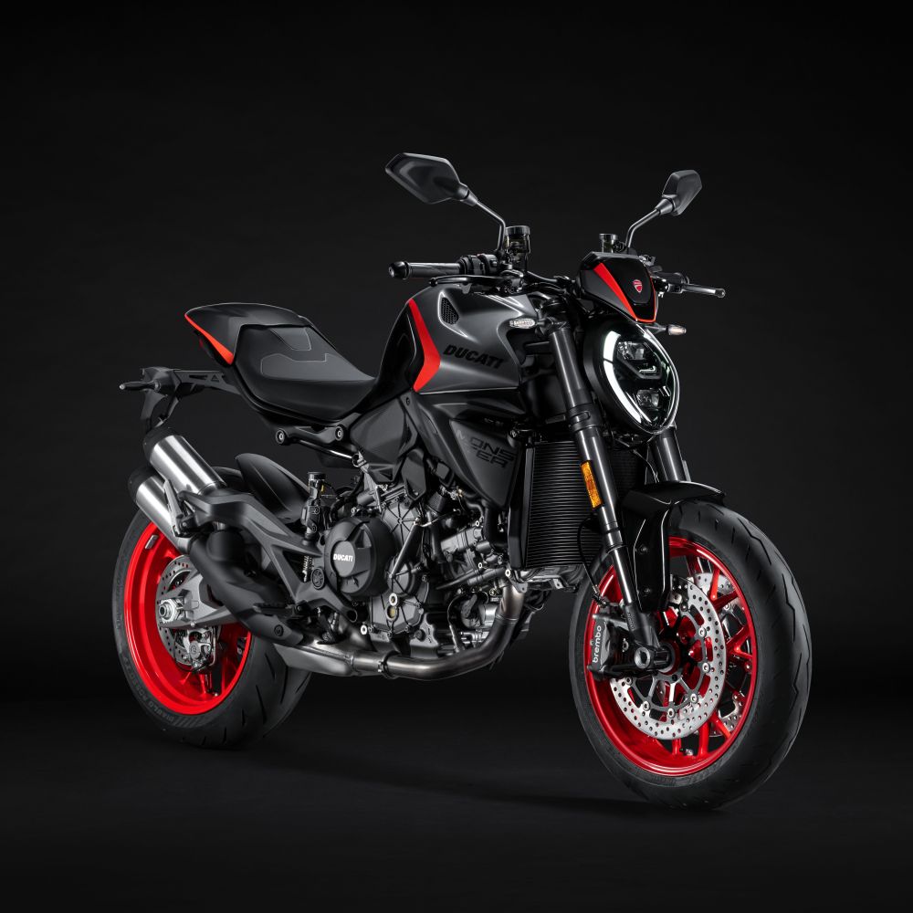 Ducati Monster 2026 in Sport-Lackierung schräg von vorne