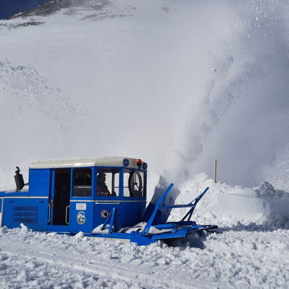 Räumfahrzeug am Großglockner 2026