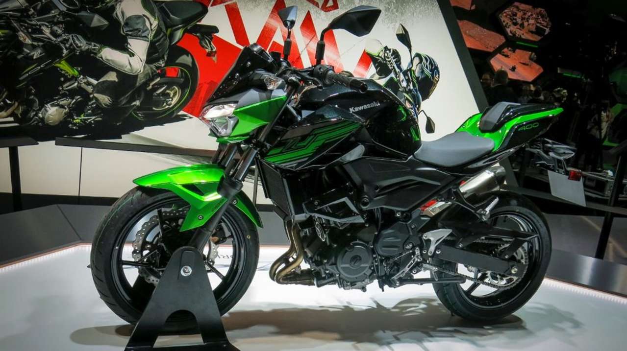 Kawasaki ist weiter fleißig und bringt nun auch in der unteren Mittelklasse ein Z-Modell auf den Markt. Die Z400 basiert auf der erfolgreichen Ninja 400 und könnte in der Naked-Bike-Liga der A2-Klasse zum Maß der Dinge werden.