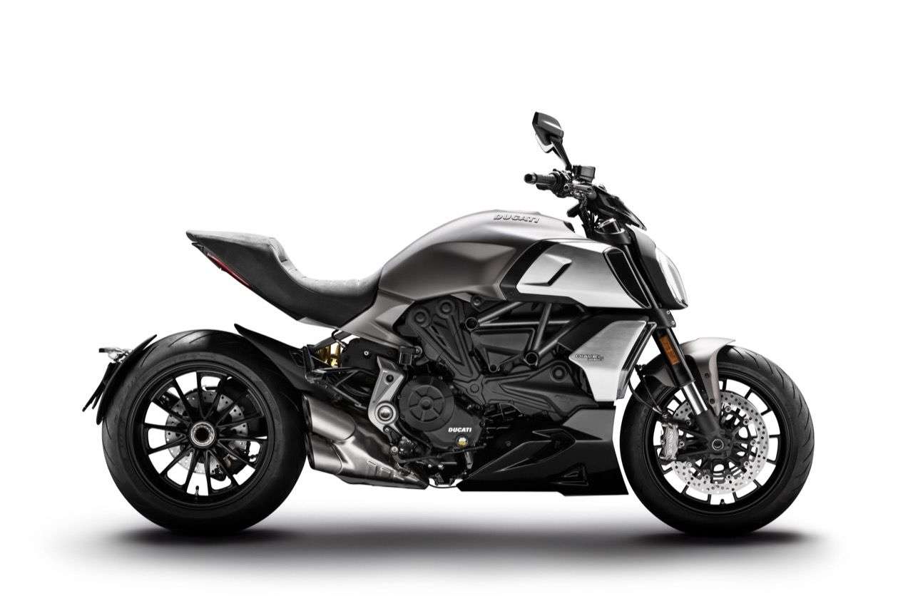 Die Basisversion der Ducati Diavel 1260: Jetzt auch mit Kurven-ABS, LED-Scheinwerfer und vielem mehr.