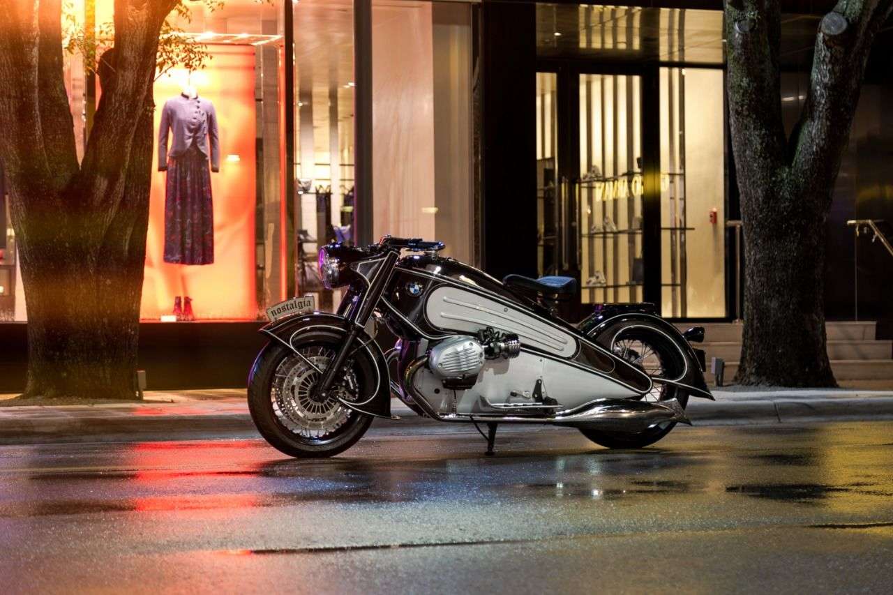 1937 meets 2018. 80 Jahre danach kann man den Prototypen R7 als verkleidete R nineT fahren.