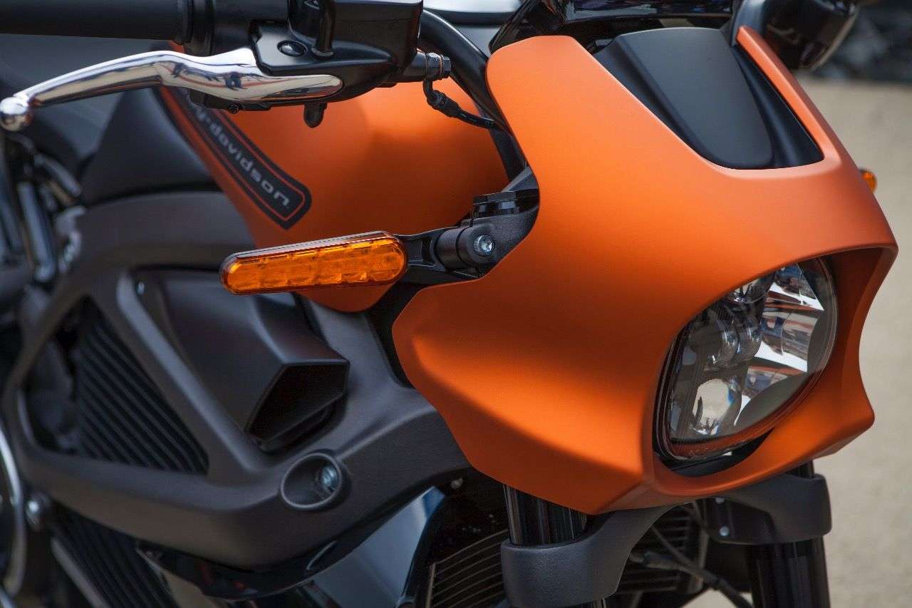 Harley-Davidson LiveWire in der endgültigen Form: So soll sie ab Mitte 2019 bei ausgewählten Händlern stehen.
