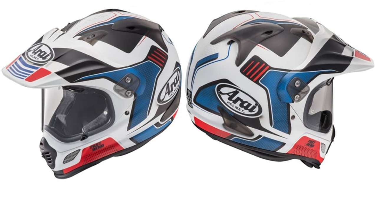 Arai Tour X4 Vision Red: Für Fahrer von Africa Twin und BMW GS Rallye perfekt, für alle anderen passend. Nur grün sollte das Motorrad nicht sein.