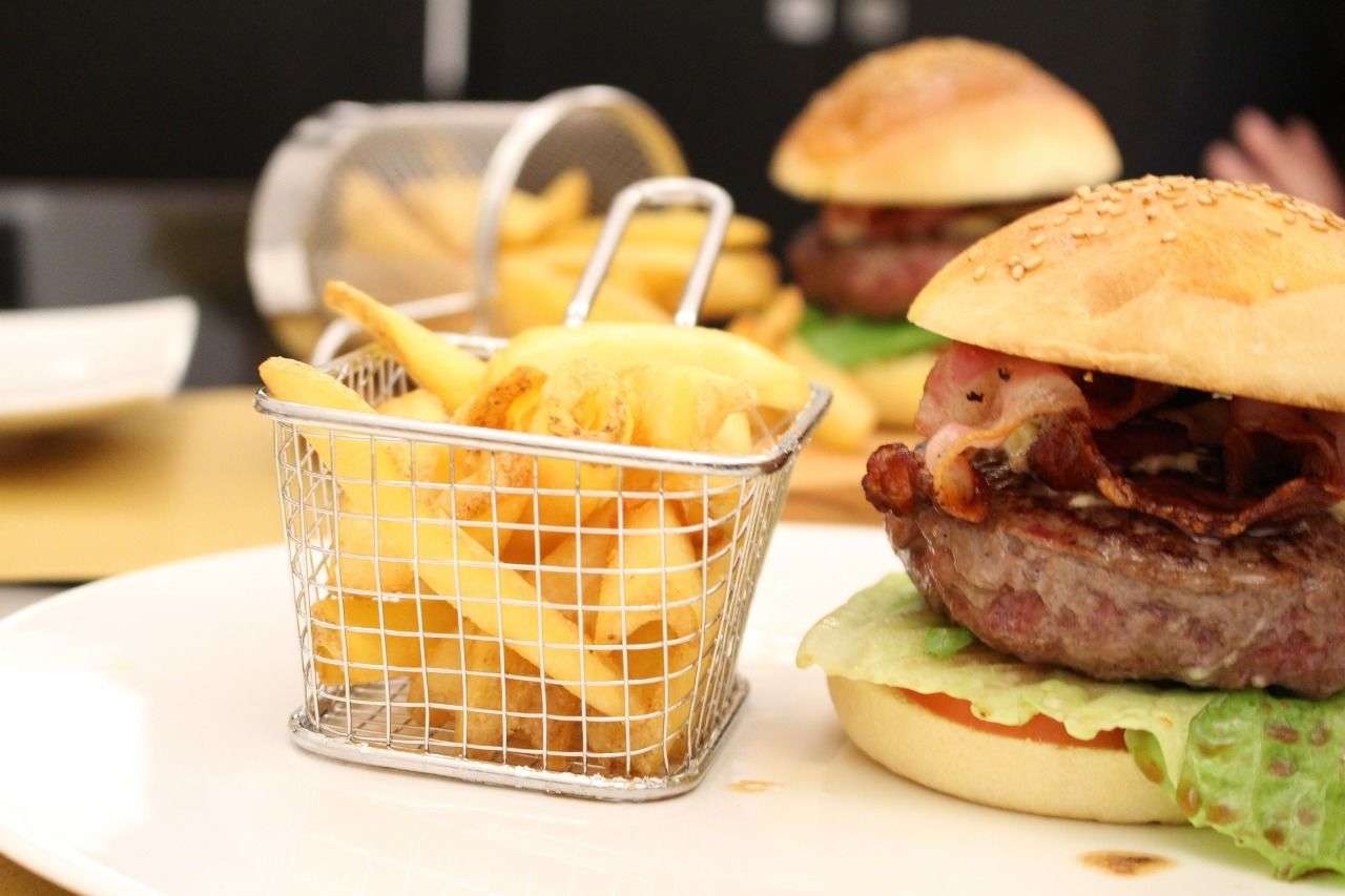 Dieses Bild heißt "Hamburger" und riecht gut.