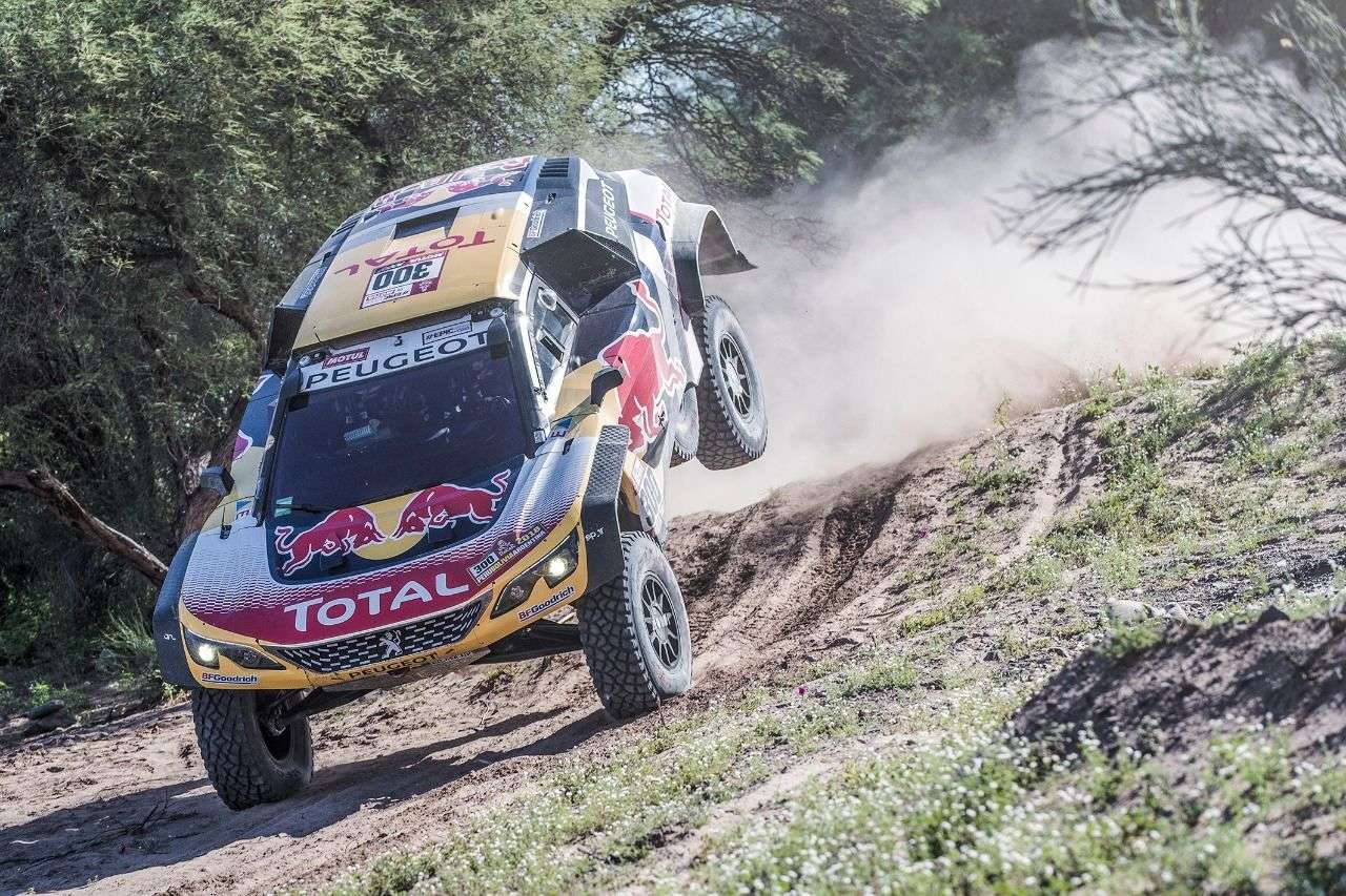 Stephane Peterhansel wird mit seinem Dakar-Auto für eine spektakuläre Einlage sorgen.
